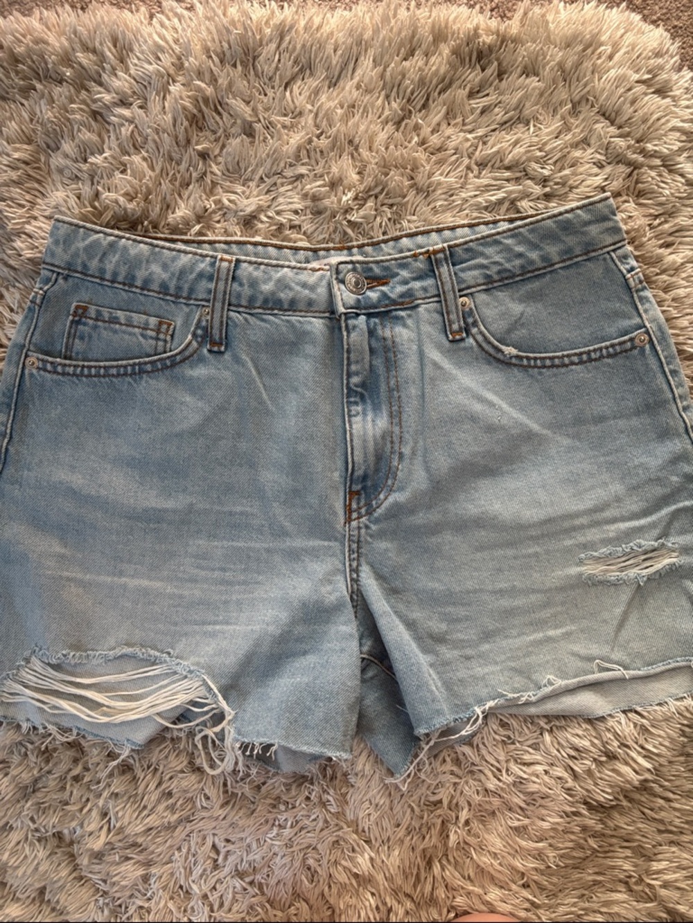 Forever 21 Light Wash Distressed Denim Shorts size 28